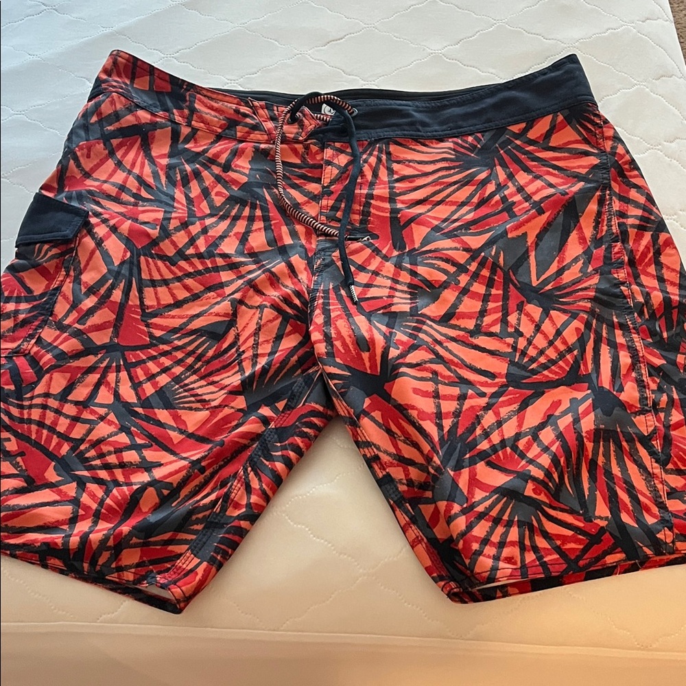 Volcom Men’s swim trunks/shorts.